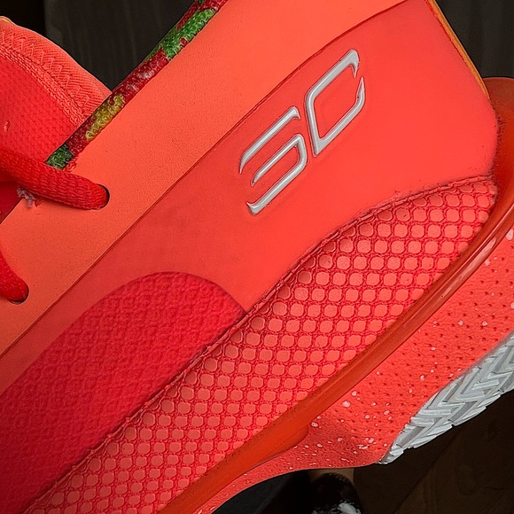 LIKE NEW GUC Under Armour Steph Curry 7 Sour Patch Kids Peach Plasma Shoes ‘19 - Picture 4 of 11